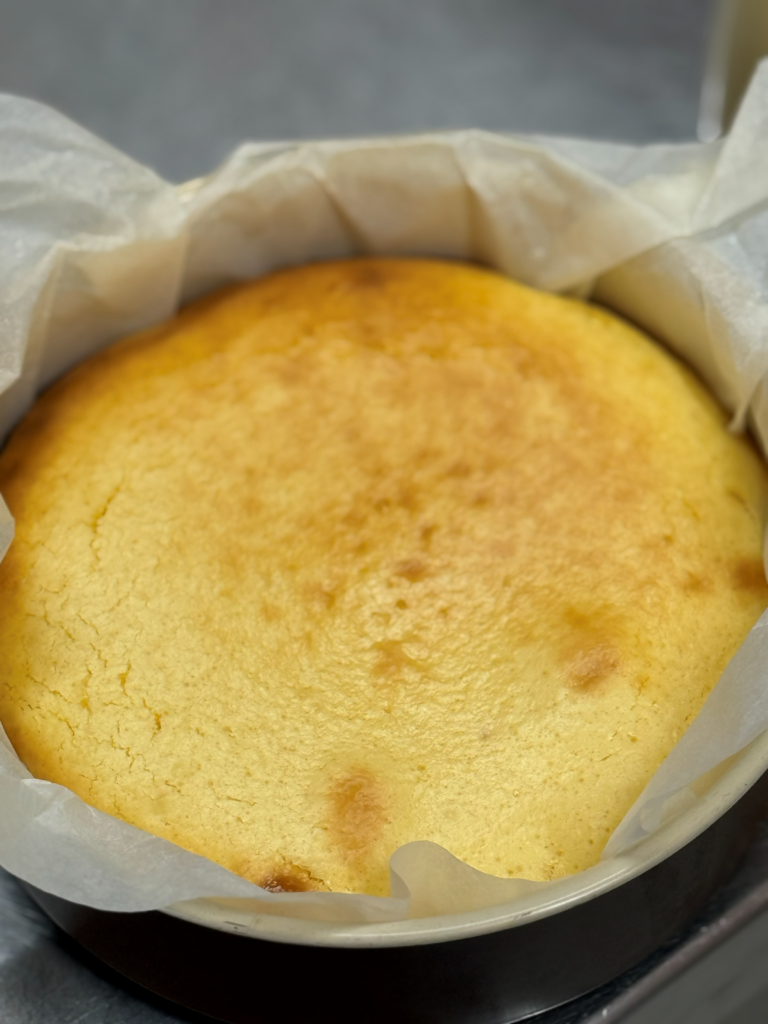 カフェ焚き火の本日のデザート。手作りの焼き菓子